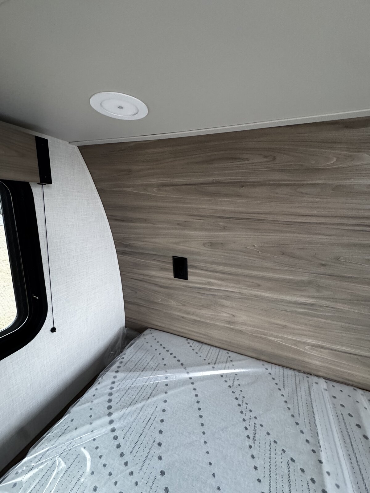 27RV5285 1OpRm P