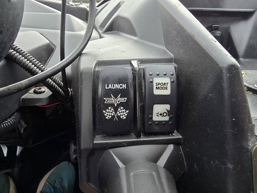 2018 Can-Am MAVERICK X3 XMR TURBO R - Image 16