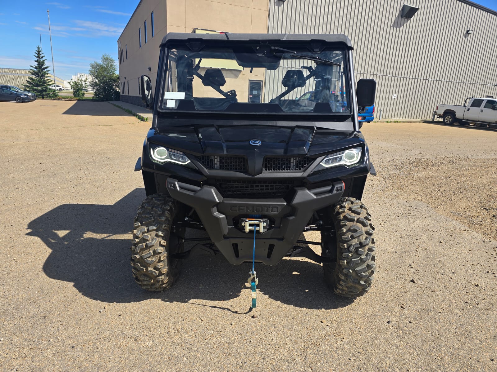 2023 CFMOTO UFORCE 1000 Cab + Heat - Image 2