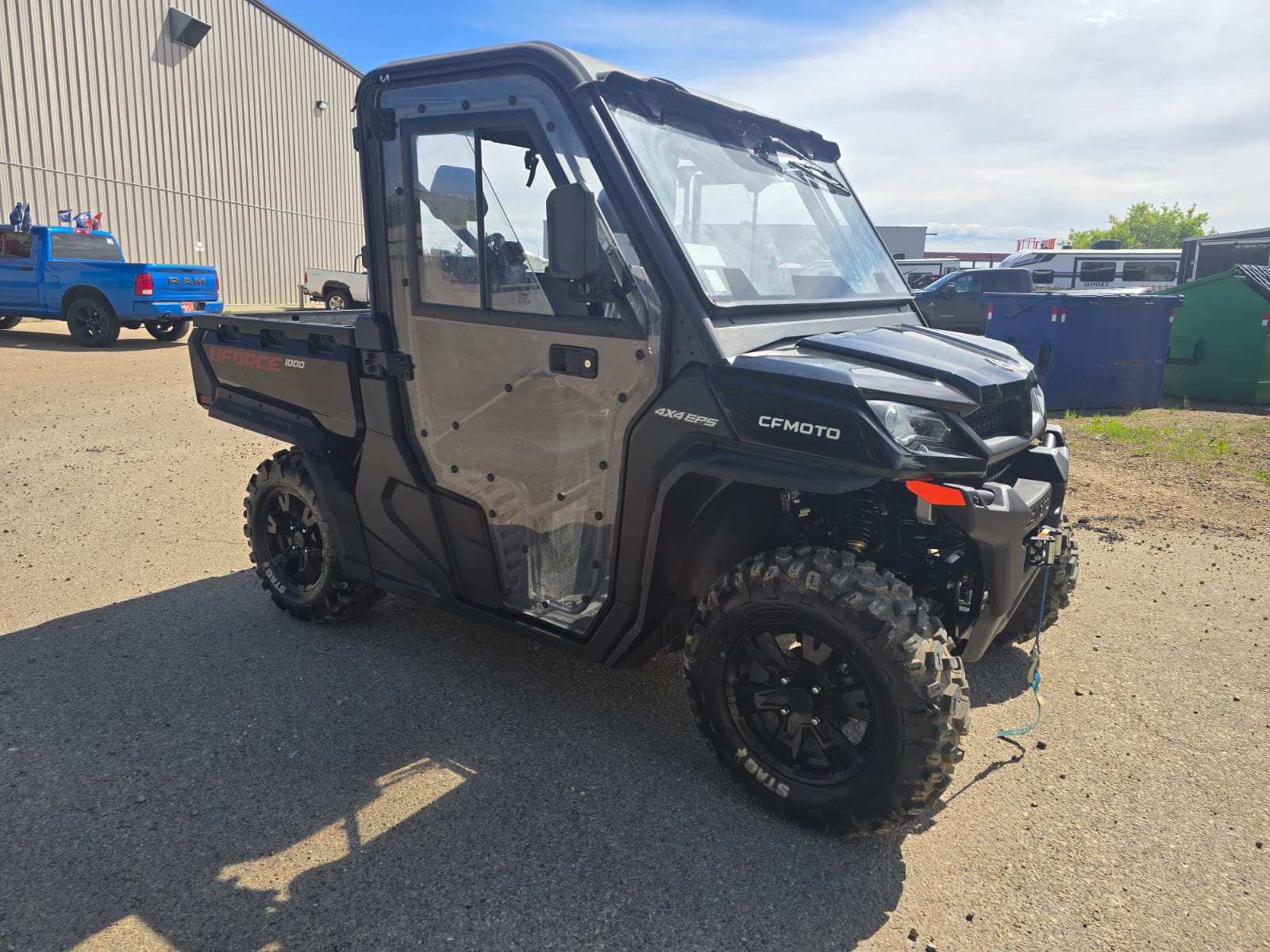 2023 CFMOTO UFORCE 1000 Cab + Heat - Image 3