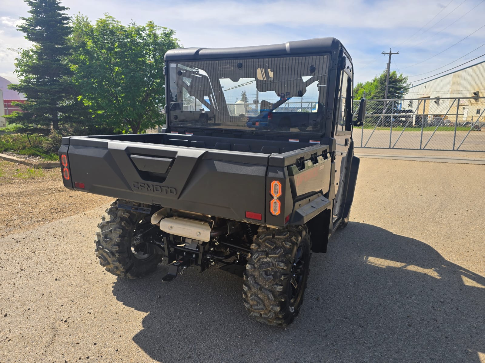 2023 CFMOTO UFORCE 1000 Cab + Heat - Image 4