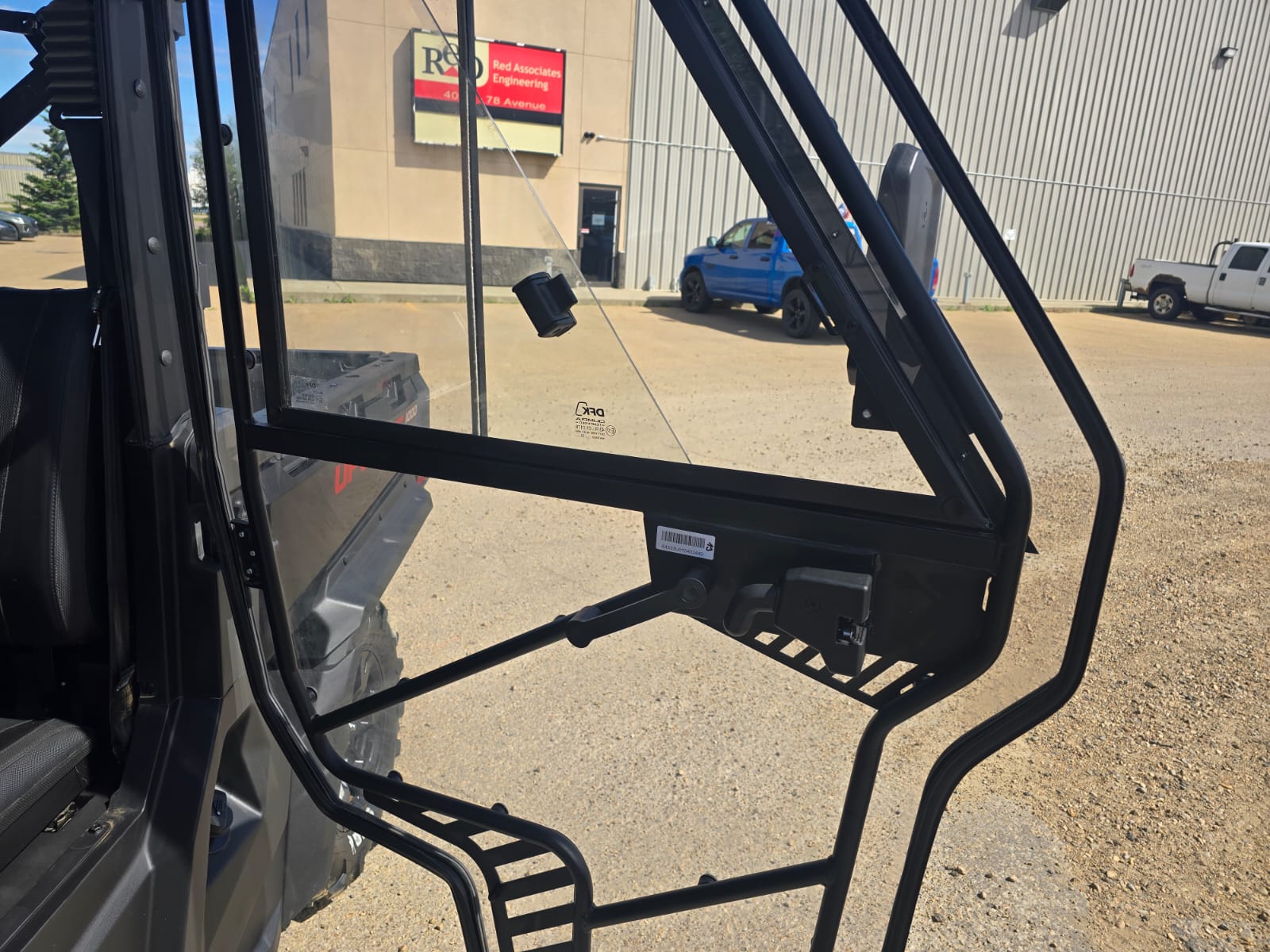 2023 CFMOTO UFORCE 1000 Cab + Heat - Image 9