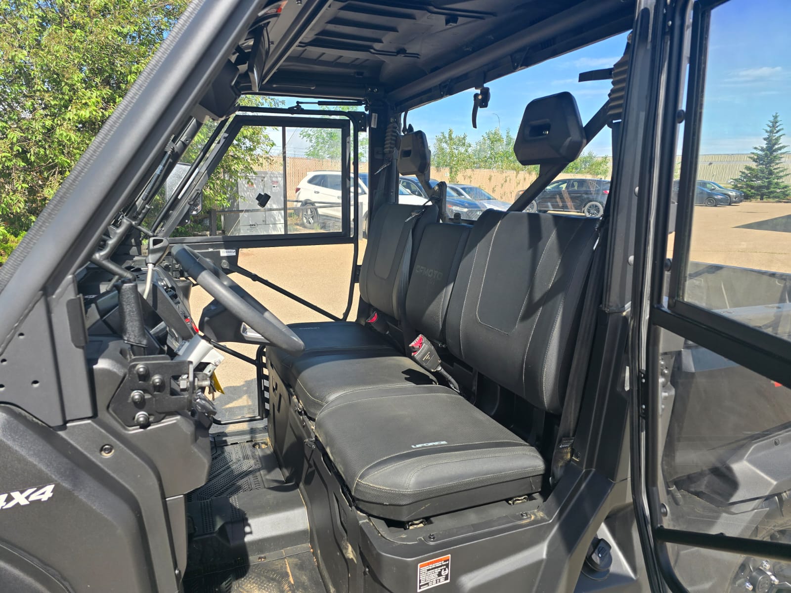 2023 CFMOTO UFORCE 1000 Cab + Heat - Image 10