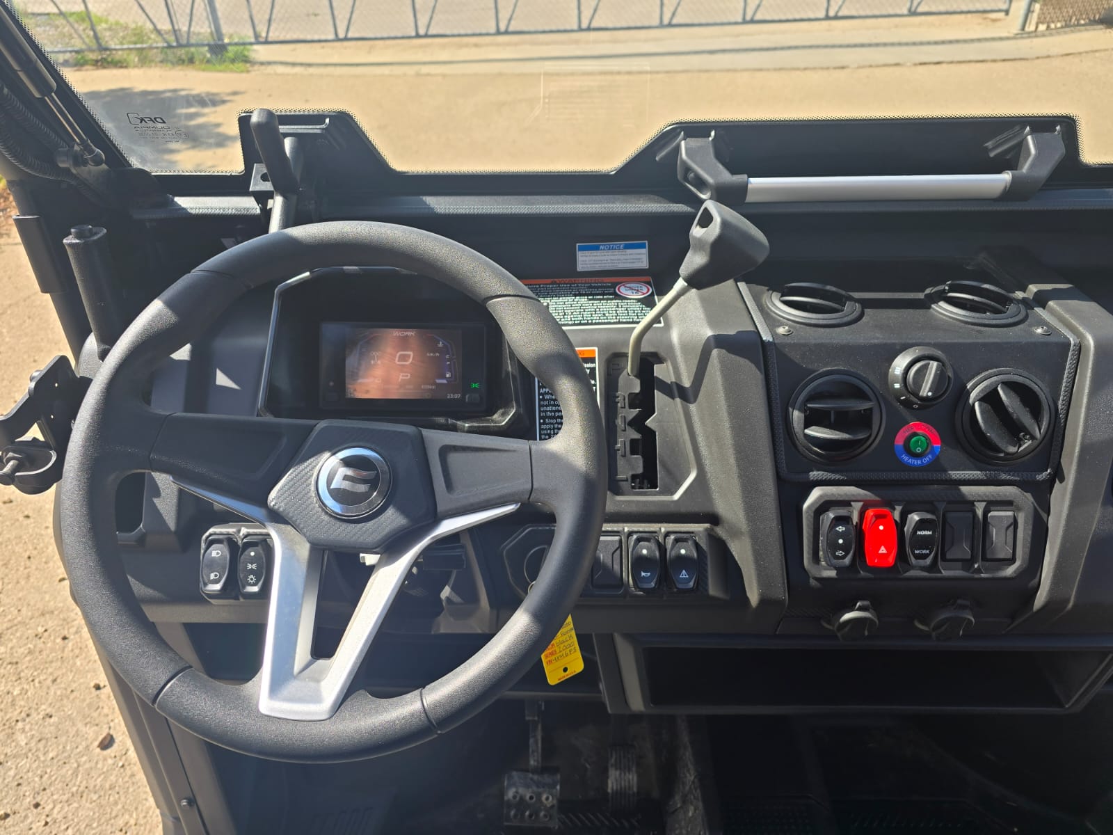 2023 CFMOTO UFORCE 1000 Cab + Heat - Image 11