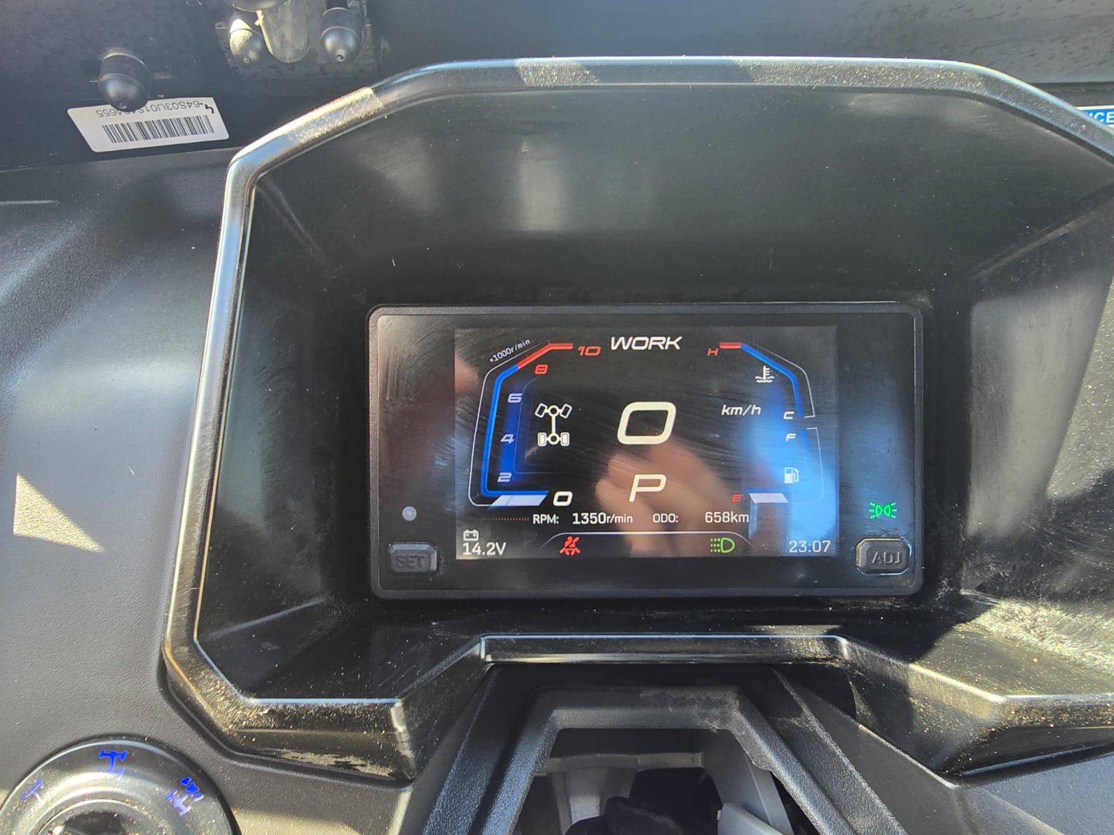 2023 CFMOTO UFORCE 1000 Cab + Heat - Image 12