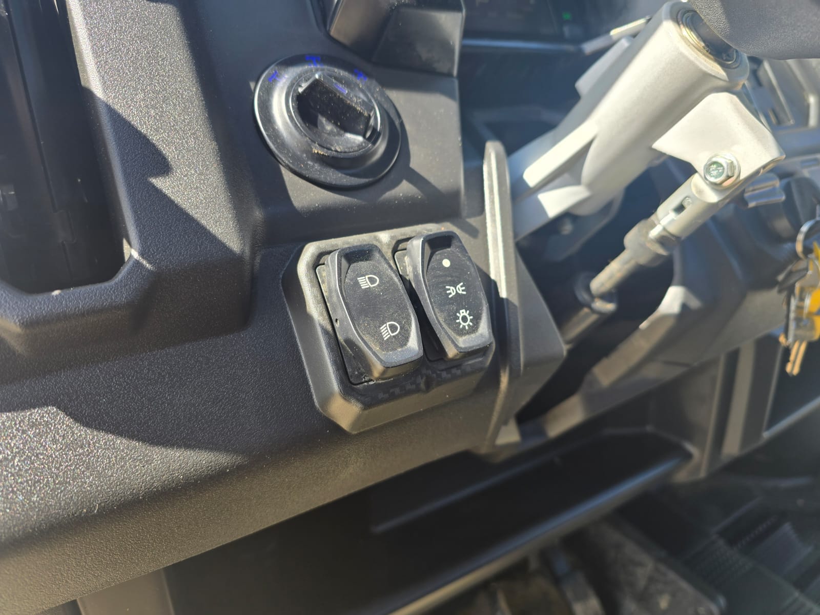 2023 CFMOTO UFORCE 1000 Cab + Heat - Image 13