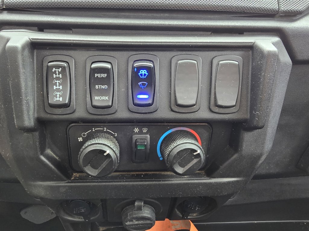 2021 Can-Am POLARIS NRTHSTR ULT RIDE COM - Image 19