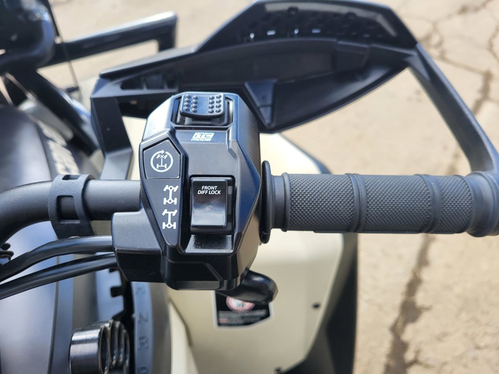 2022 Can-Am RENEGADE 1000R XMR - Image 12