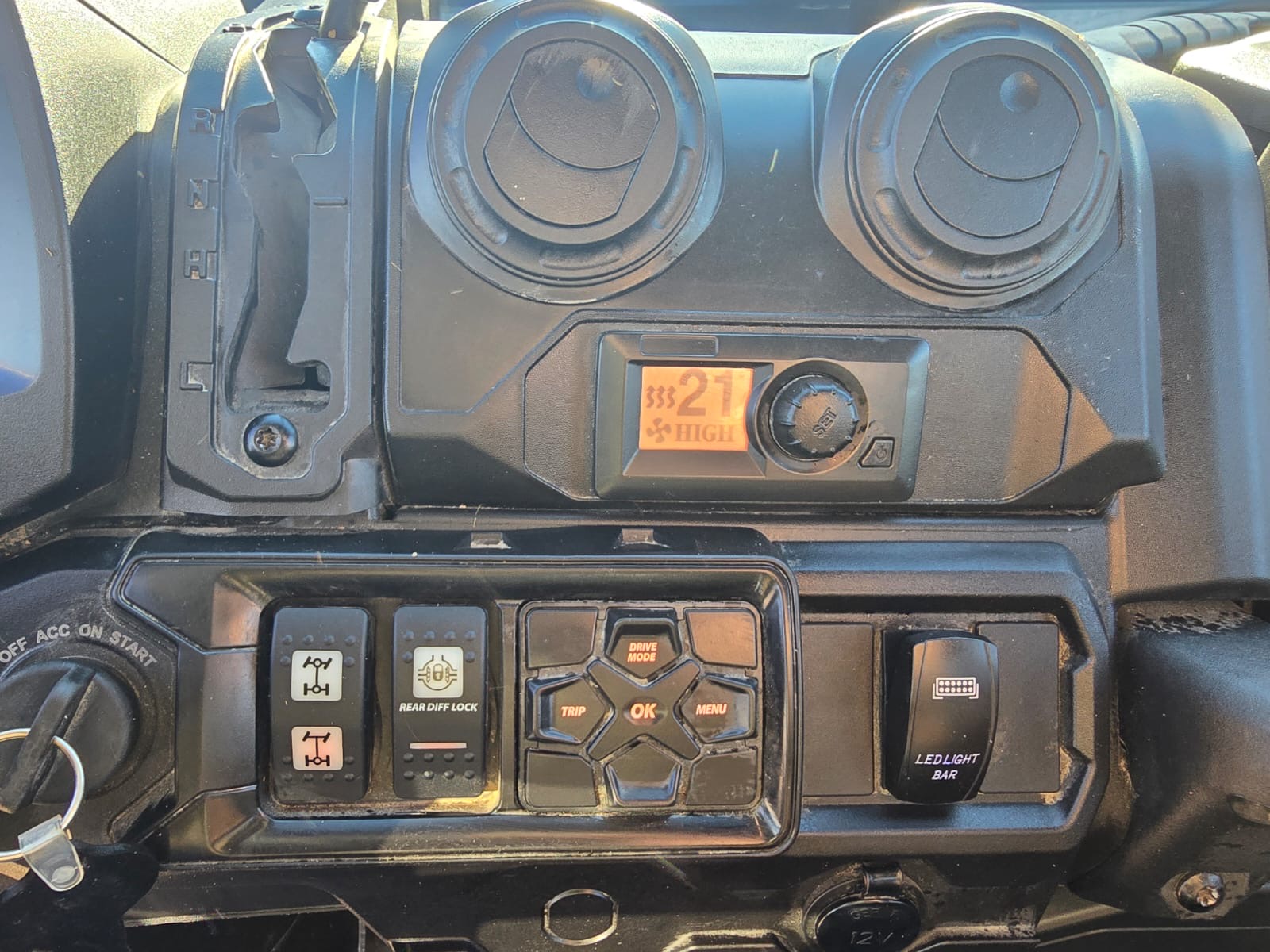 2021 Can-Am Defender Max HD10 Limited - Image 12