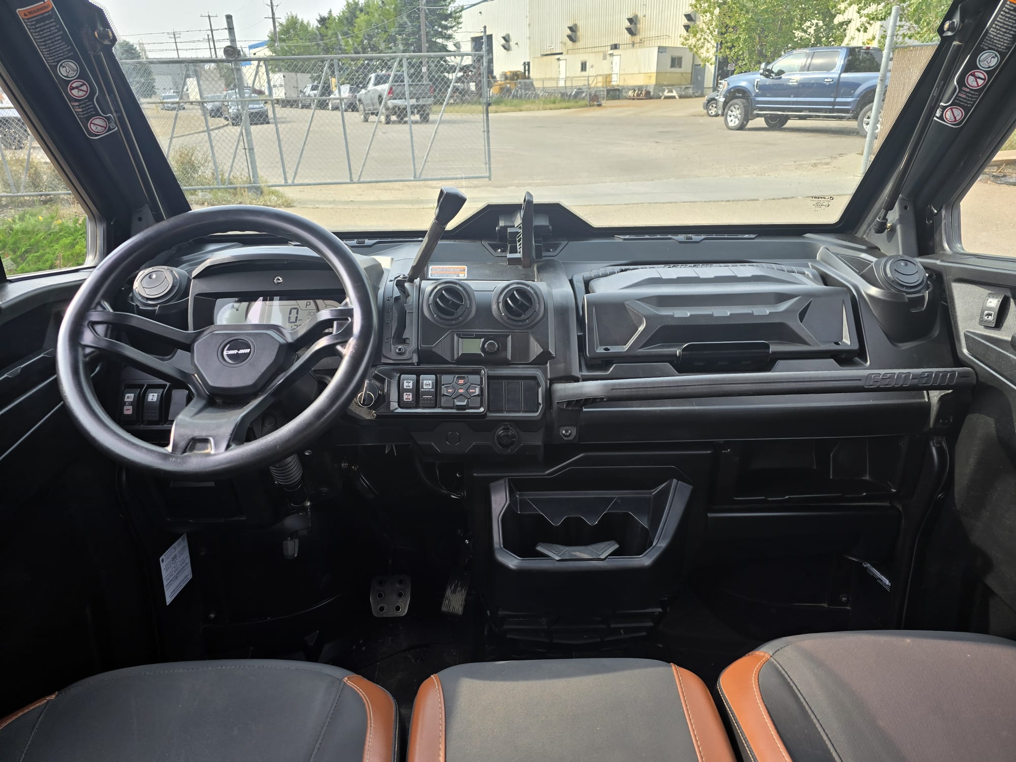 2023 Can-Am Defender HD10 Max Limited - Image 10