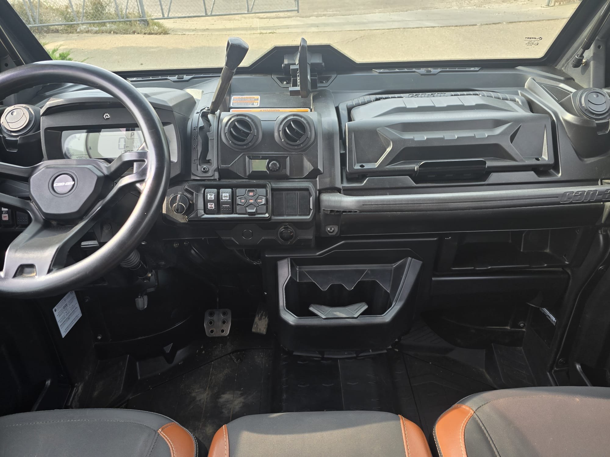 2023 Can-Am Defender HD10 Max Limited - Image 13