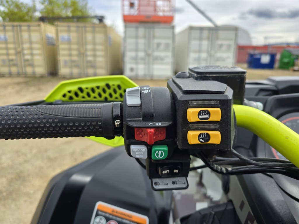 2015 Can-Am OUTLANDER 1000R XMR - Image 12