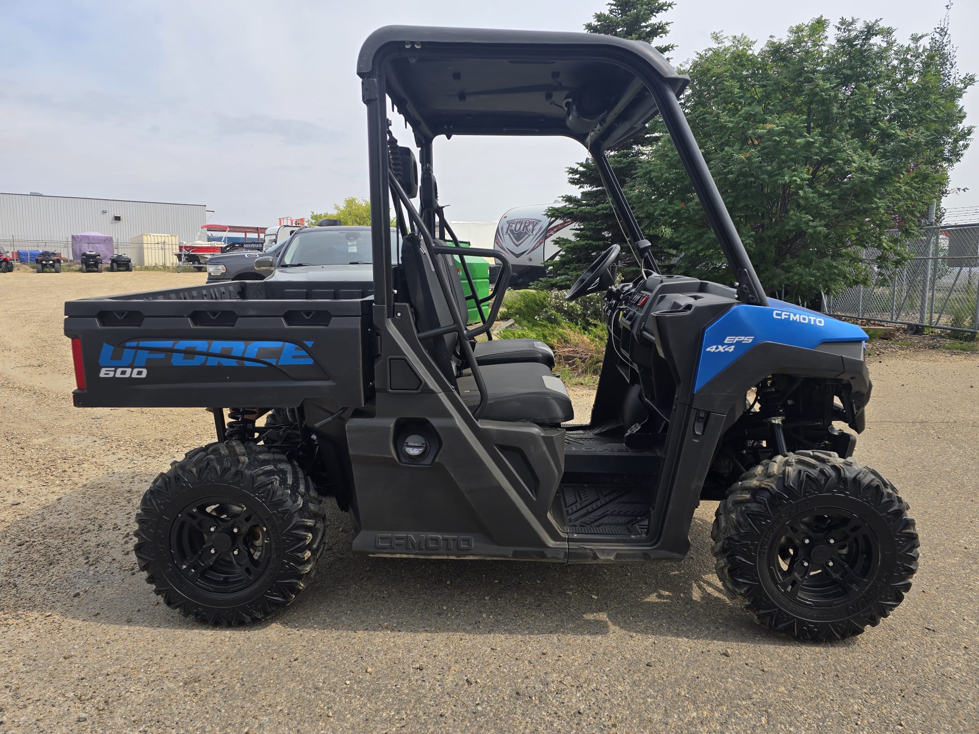 2023 CFMOTO UFORCE 600 EPS - Image 3